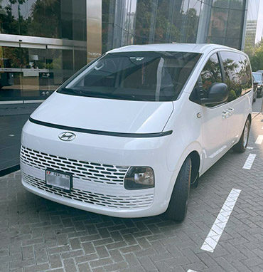 Van/Minivan de la flota de Taxi Aeropuerto VIP, ideal para grupos medianos y viajes familiares